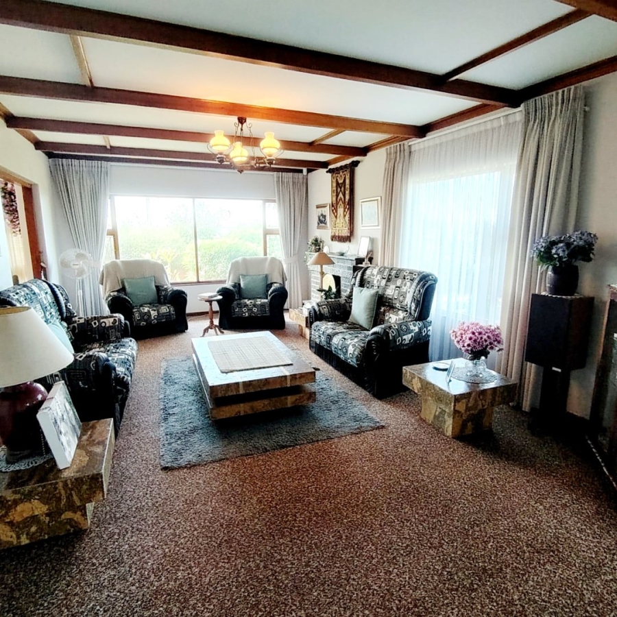 5 Bedroom Property for Sale in Vincent Heights Eastern Cape